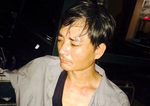 Đâm trọng thương hàng xóm khi nhìn thấy đi đổ rác