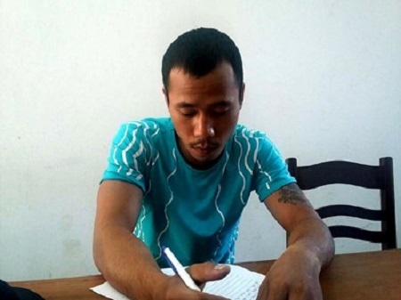 Đâm chết bạn tại quán karaoke vì bị xịt hơi cay vào mặt