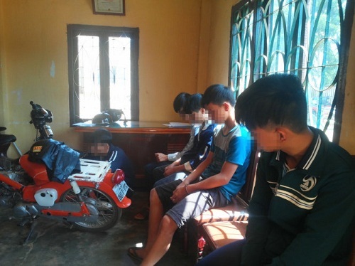 Ngăn chặn nhóm học sinh giải quyết mâu thuẫn bằng bom xăng và mã tấu