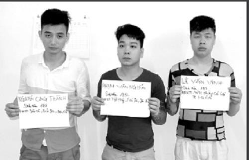 Nhóm thanh niên giết người sau khi bị phản ứng vì trêu tiếp viên