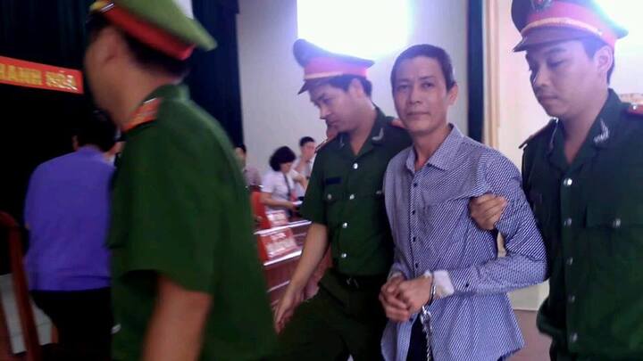 Mâu thuẫn với vợ, con rể giết mẹ vợ đâm hàng xóm bị thương