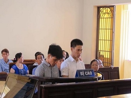 Đánh chết người khi bênh mẹ, hai anh em cùng nhận án