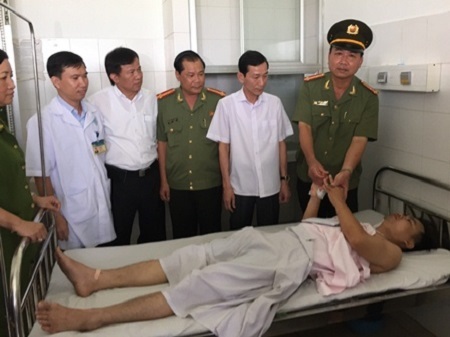 Chém Thượng úy công an trọng thương vì 