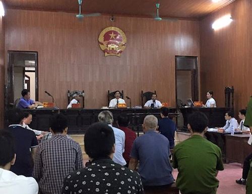 Xử vụ xe biển xanh tai nạn liên hoàn: Không xác định xe nào đâm trước