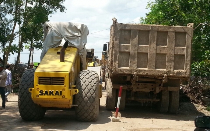 Đoàn xe công vụ được thả sau hơn 4 ngày bị doanh nghiệp “nhốt”