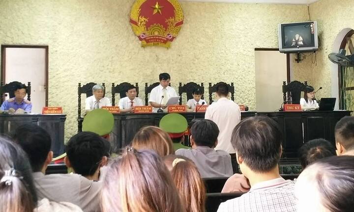 Đánh mẹ tử vong vì không cho hút thuốc lá trước mặt con nhỏ