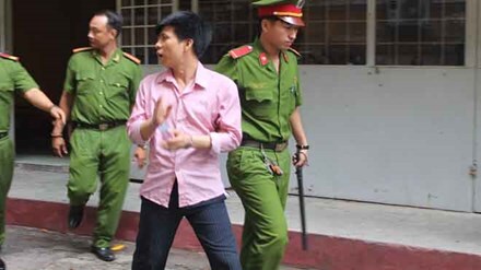 Đánh chết hàng xóm chỉ vì… 3cm đất