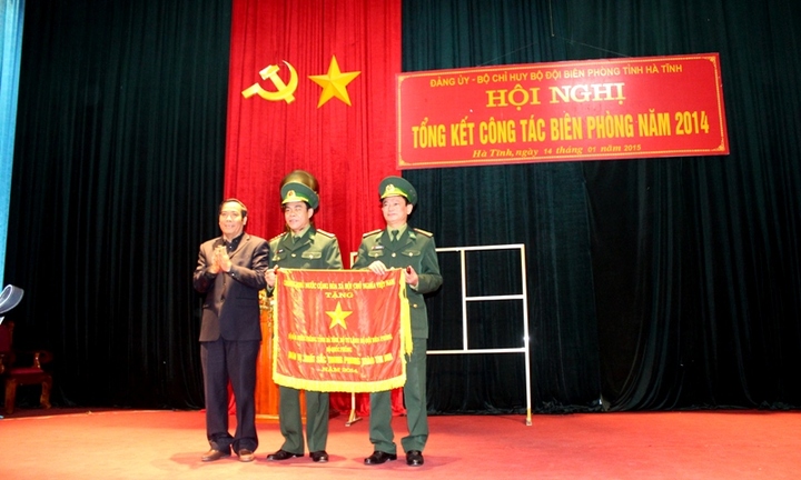 Bộ đội Biên phòng Hà Tĩnh đón nhận Cờ thi đua Chính phủ