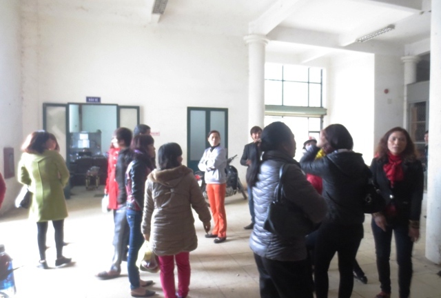 Tiểu thương phản đối cải tạo chợ, ban quản lý chuyển ki-ốt trong đêm