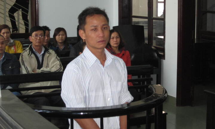 Chị em chém nhau vì… chuyện quét rác