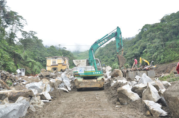 Lào Cai: Thông xe tạm thời đoạn Bản Khoang - Bản Xèo 