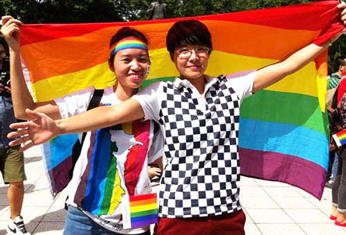 Cô gái cầu vồng đạp xe 2.000 km vì người đồng tính