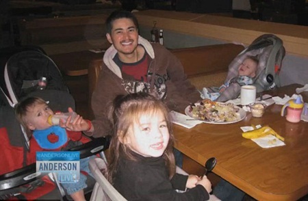 Người đàn ông chuyển giới đầu tiên sinh con