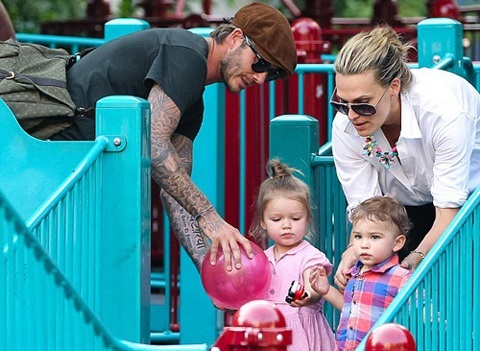 Con gái David Beckham thích đồ chơi con trai
