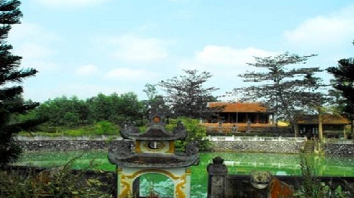 Thực hư nước thánh chữa bách bệnh và bí ẩn giếng không đáy nơi đền thiêng