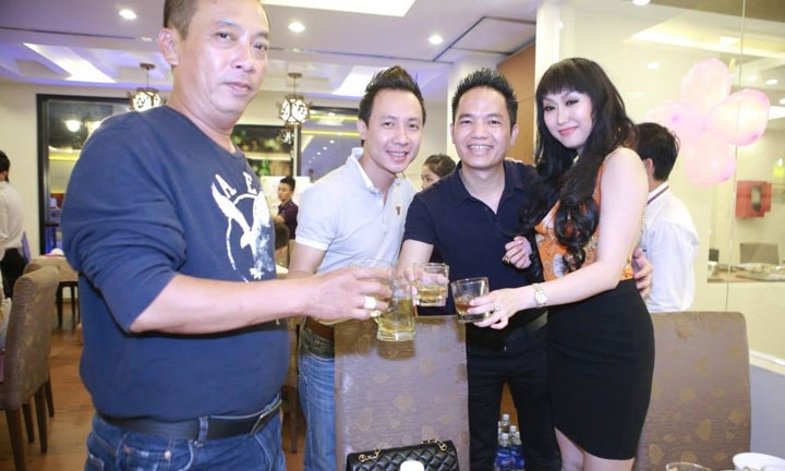 Tròn mắt nghe Phi Thanh Vân “lý luận” về scandal “cướp chồng”