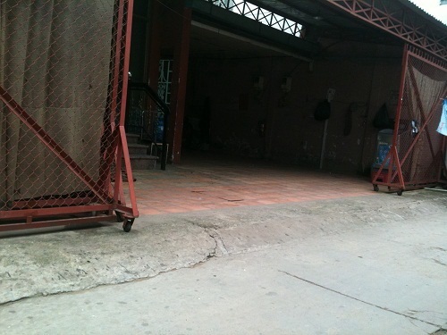 Uống 1 két bia được xem múa thoát y