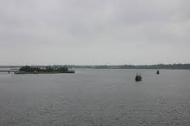 Phát hiện xác chết nam giới nghi do lũ cuốn trôi