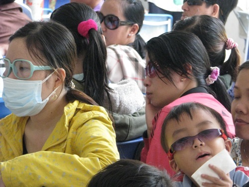 Cả dòng họ “phát điên” vì dịch đau mắt đỏ