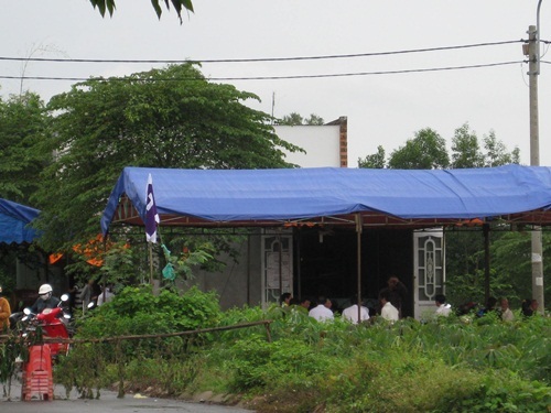 Nghi chồng ngoại tình, vợ cả nghĩ tìm đến cái chết 