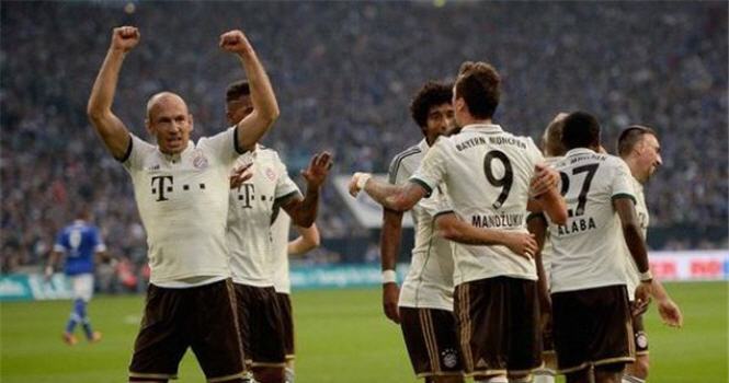 Bundesliga đêm qua: Bayern hủy diệt Schalke, Dortmund đứt mạch thắng