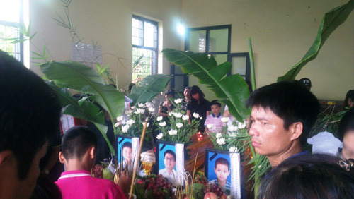 Đẫm nước mắt tiễn đưa 5 người xấu số trong vụ cháy hiệu vàng