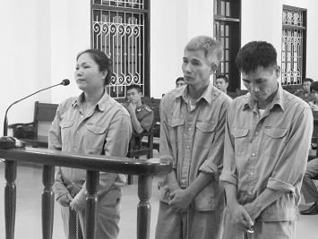 Buôn bán hàng đá, vợ chồng “hờ” dắt nhau vào tù