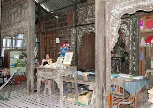 Bộ trường kỷ hơn 100 tuổi bị trộm ngay trong đêm