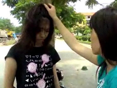 Nữ sinh lớp 8 lập băng nhóm trấn lột tiền bạn học