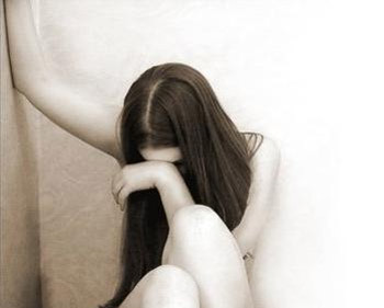 Bi kịch tình yêu của bà mẹ tuổi 16 bốn lần tự tử hụt