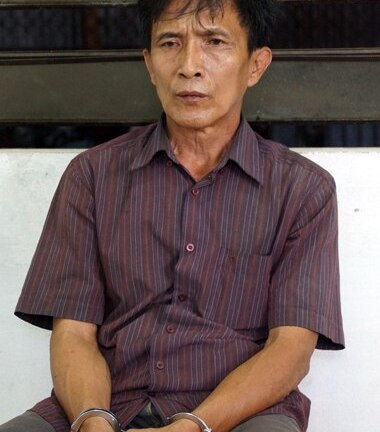 Bắt chủ xưởng gỗ tra tấn công nhân như thời trung cổ
