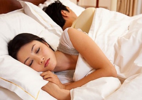 Chồng yếu sinh lý nhưng vẫn đi “vung vãi” bên ngoài