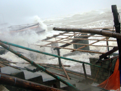 Miền Trung tang thương sau cơn siêu bão