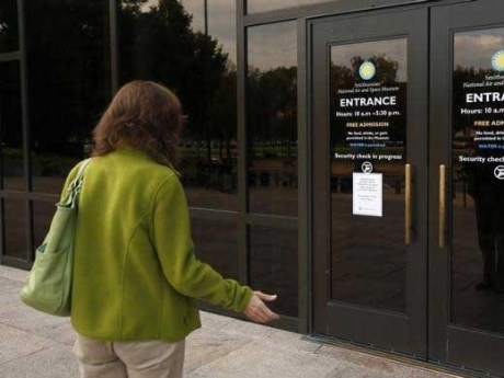 Bất ngờ nghị sỹ Mỹ đồng loạt trả lại lương vì xấu hổ