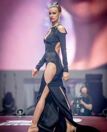 Làng mẫu Việt : Nỗi ô nhục và sự im lặng