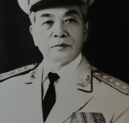 Bài thơ kính dâng Người: Hàng triệu người tự cài lấy băng tang