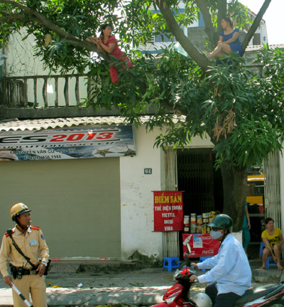 Bi hài hai nữ 