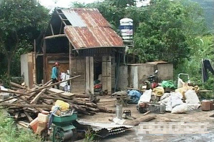 Xót xa tài sản của dân vẫn ngập trong biển nước