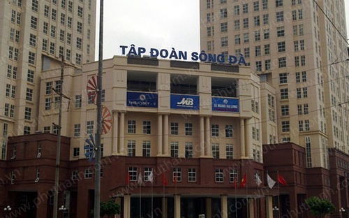 Đại gia hết tiền, lạnh mặt rũ bỏ 