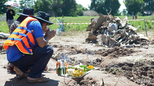 Hình ảnh của các nạn nhân vụ rơi máy bay ở Lào là giả?