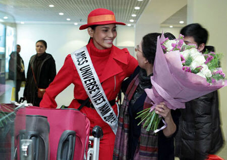 Trương Thị May xuất hiện