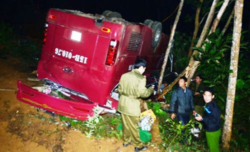 Lào Cai: Xe khách gặp nạn khiến 7 người tử vong