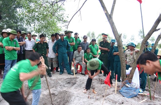 Vạch trần kịch bản bốc mộ liệt sĩ giả của 