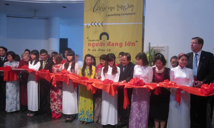 Khai mạc trưng bày “Chuyện của người đang lớn”
