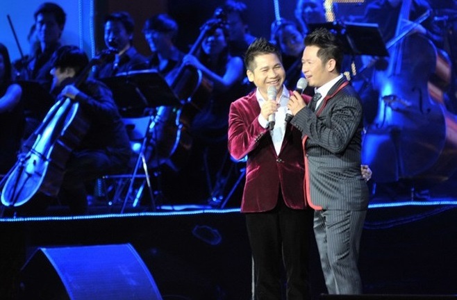 Bằng Kiều tấu hài hóm hỉnh trên sân khấu