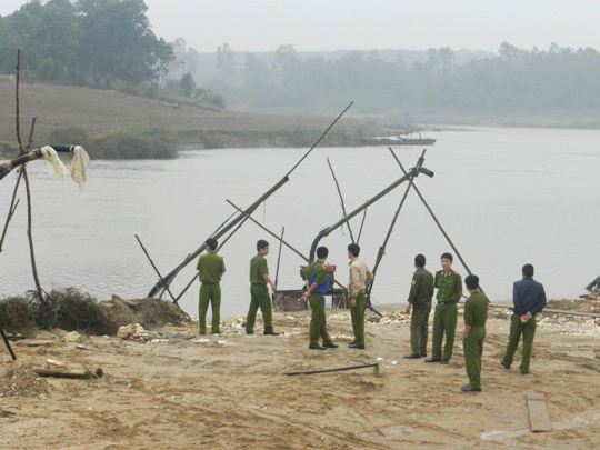 Nghệ An: Đoàn liên ngành “bắt tay” với cát tặc?