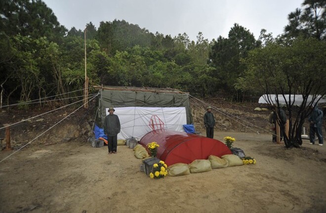 Bão Haiyan, khu mộ Đại tướng vẫn tấp nập người đến viếng