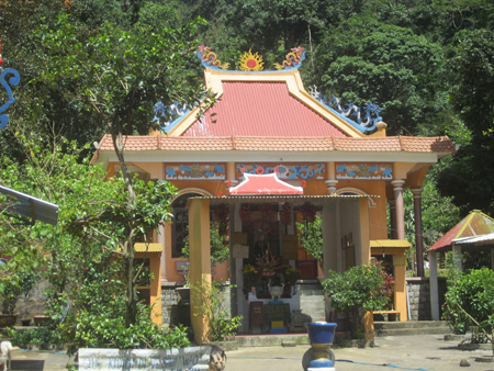 Lạnh người chuyện 3 cô gái áo trắng đêm đêm vẫy xe giữa đèo Bảo Lộc