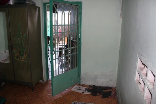 Côn đồ ngang nhiên vác mã tấu vào nhà dân truy sát