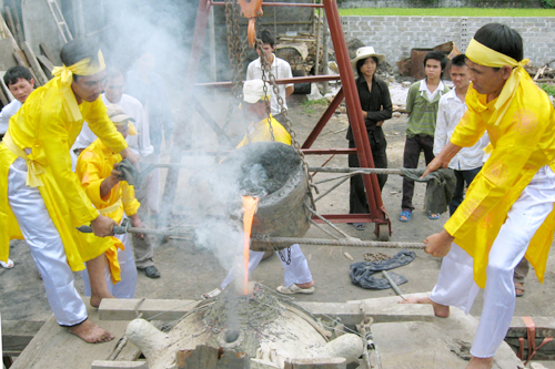 Đúc súng thần công, kiếm lệnh dâng Đại tướng